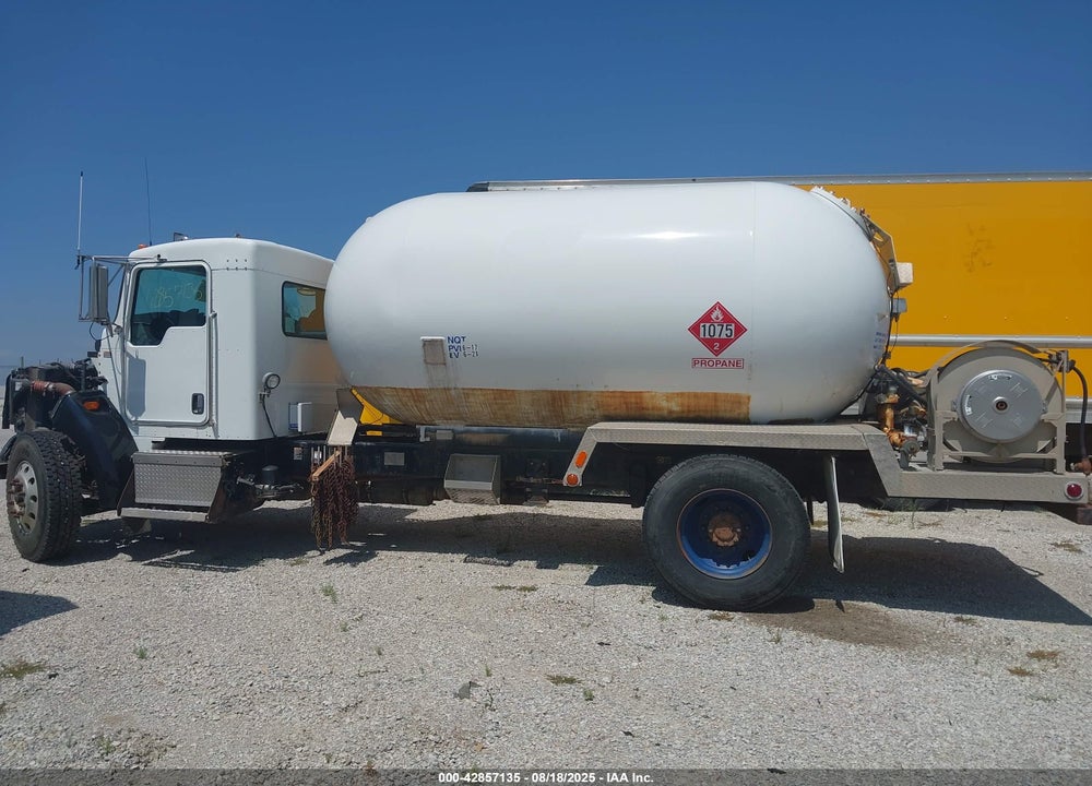 2008 KENWORTH CONSTRUCTION T300 VIN: 2NKMHM7XX8M216617