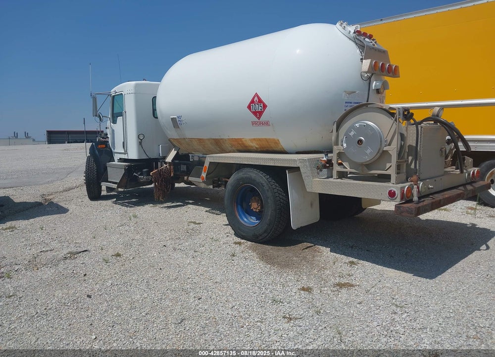 2008 KENWORTH CONSTRUCTION T300 VIN: 2NKMHM7XX8M216617
