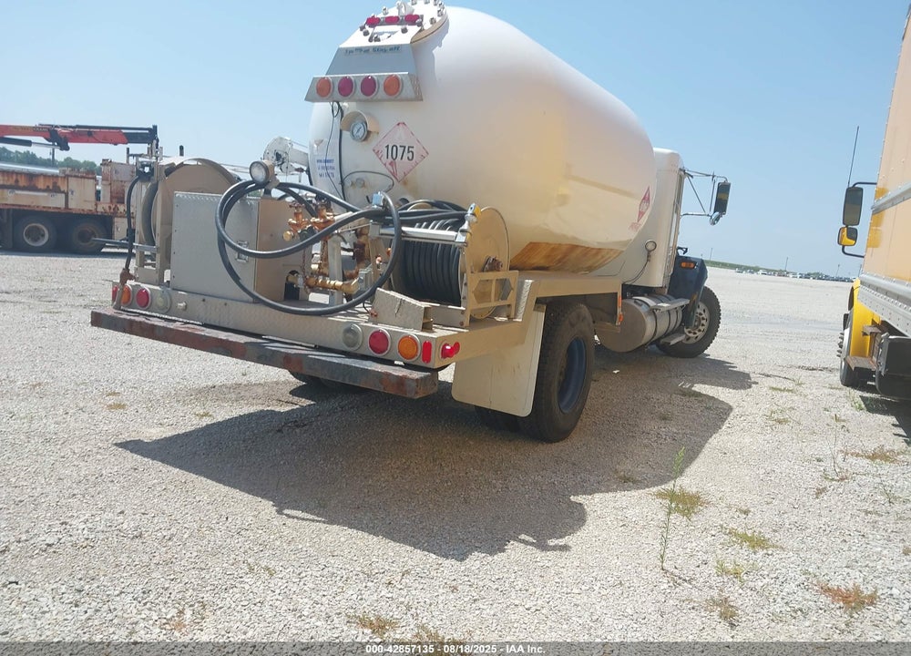 2008 KENWORTH CONSTRUCTION T300 VIN: 2NKMHM7XX8M216617