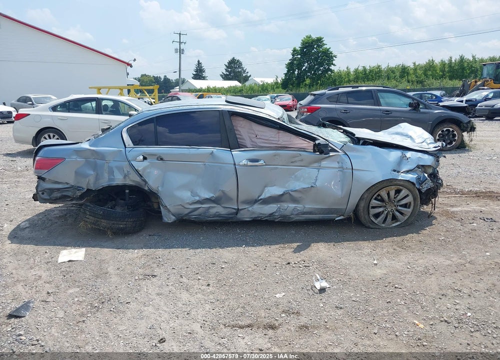 2011 HONDA ACCORD VIN: 1HGCP2F88BA039855