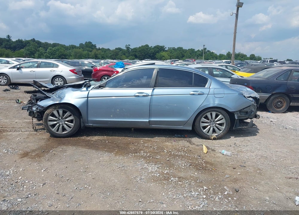 2011 HONDA ACCORD VIN: 1HGCP2F88BA039855