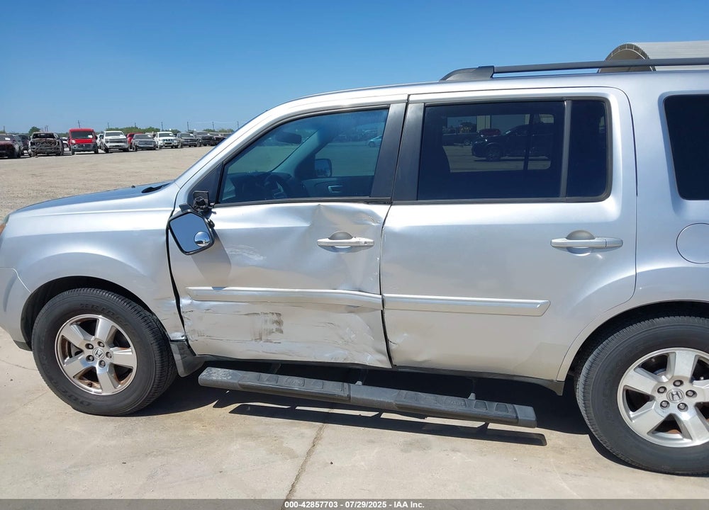 2011 HONDA PILOT EX VIN: 5FNYF3H46BB012829