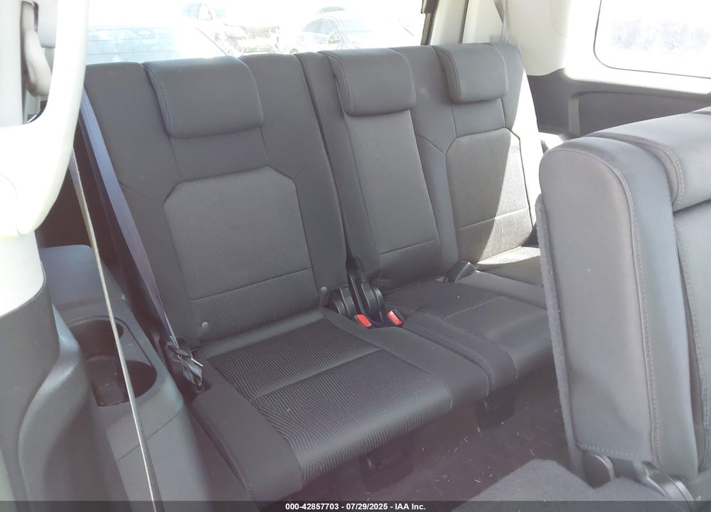 2011 HONDA PILOT EX VIN: 5FNYF3H46BB012829