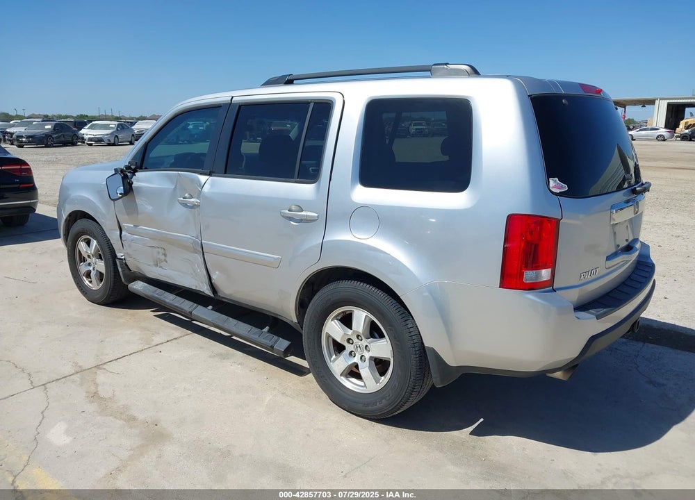 2011 HONDA PILOT EX VIN: 5FNYF3H46BB012829