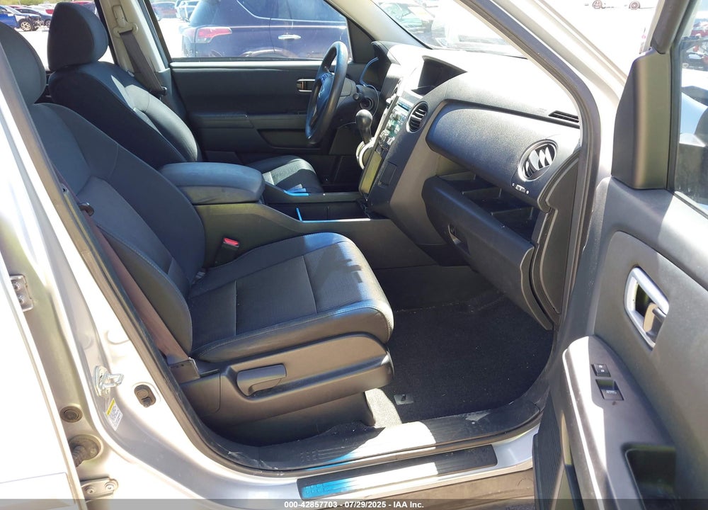 2011 HONDA PILOT EX VIN: 5FNYF3H46BB012829