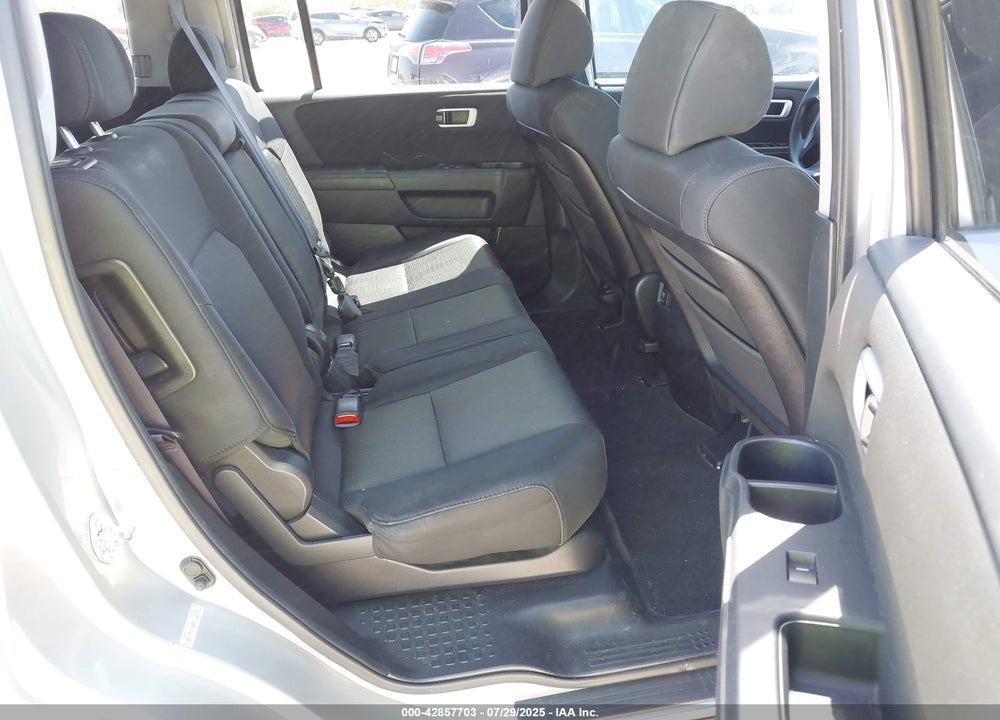 2011 HONDA PILOT EX VIN: 5FNYF3H46BB012829