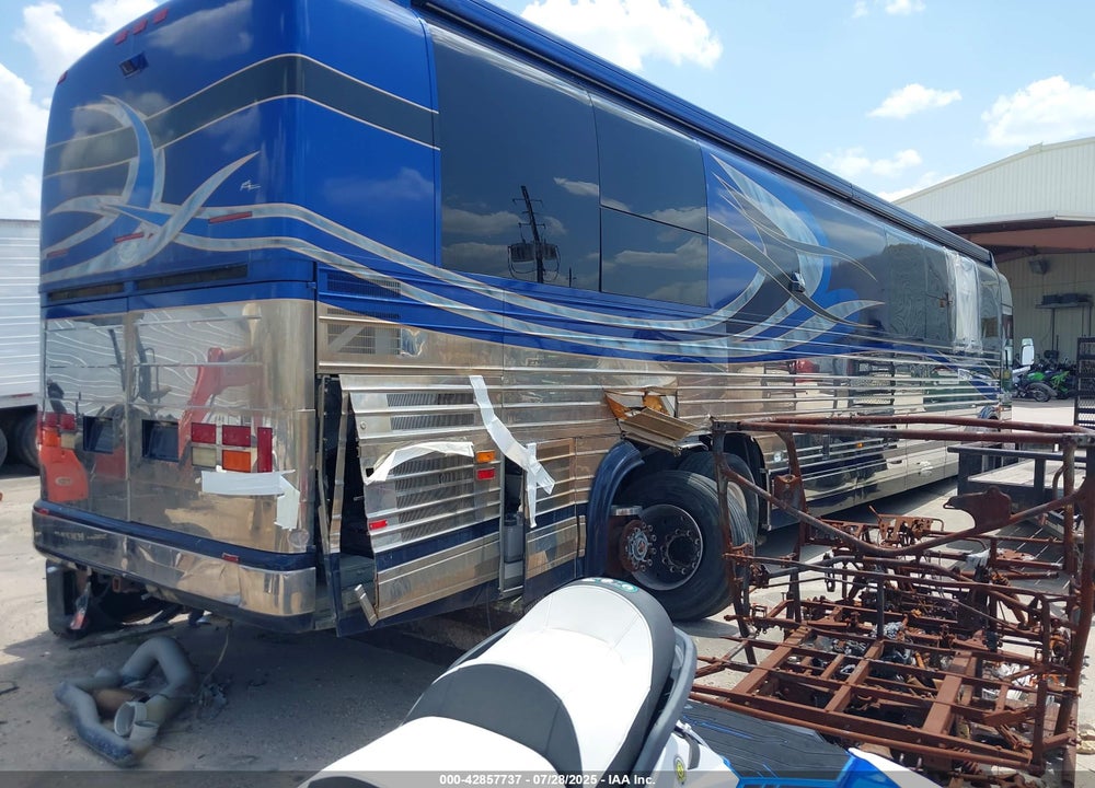 2001 PREVOST BUS VIN: 2PCW3349711027438