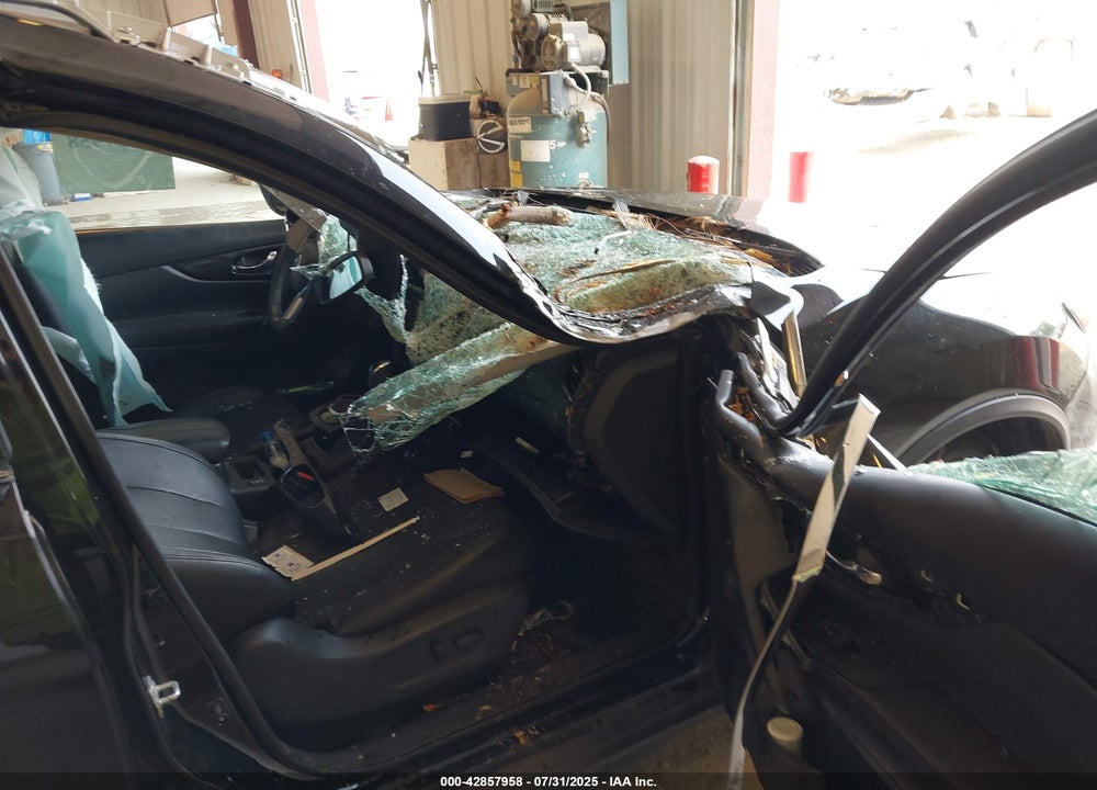 2019 NISSAN ROGUE VIN: 5N1AT2MV6KC713124