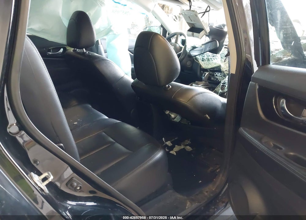 2019 NISSAN ROGUE VIN: 5N1AT2MV6KC713124
