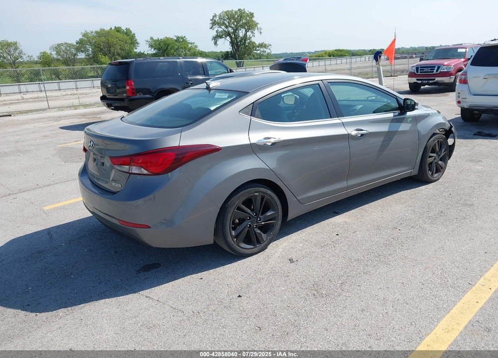 2014 HYUNDAI ELANTRA VIN: 5NPDH4AE8EH465471