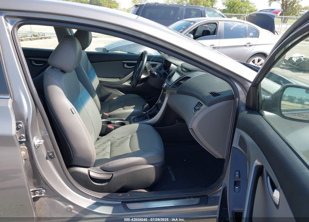 2014 HYUNDAI ELANTRA VIN: 5NPDH4AE8EH465471