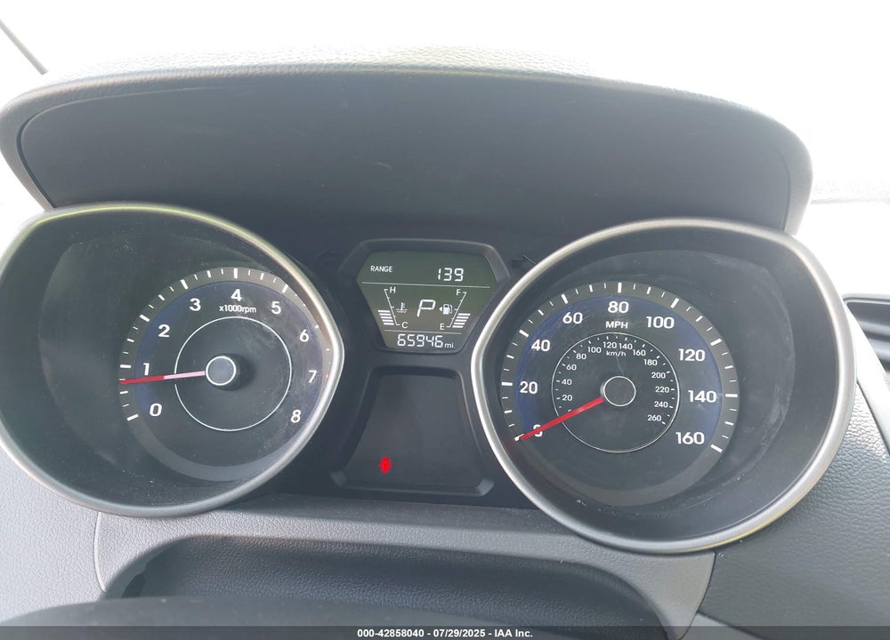 2014 HYUNDAI ELANTRA VIN: 5NPDH4AE8EH465471