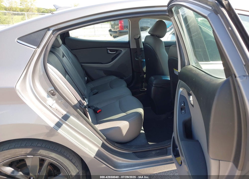 2014 HYUNDAI ELANTRA VIN: 5NPDH4AE8EH465471