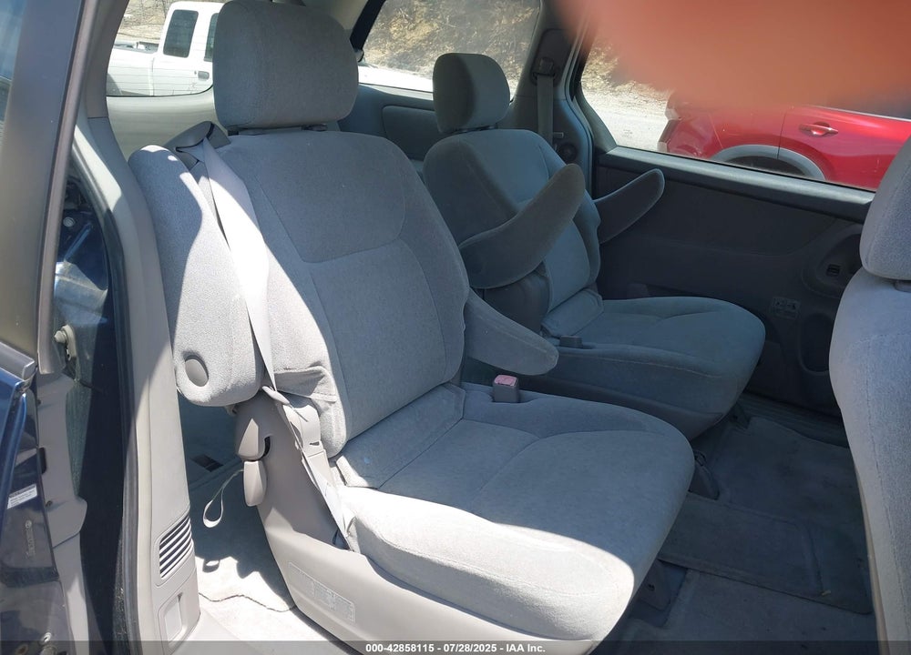 2005 TOYOTA SIENNA VIN: 5TDZA23C75S380027