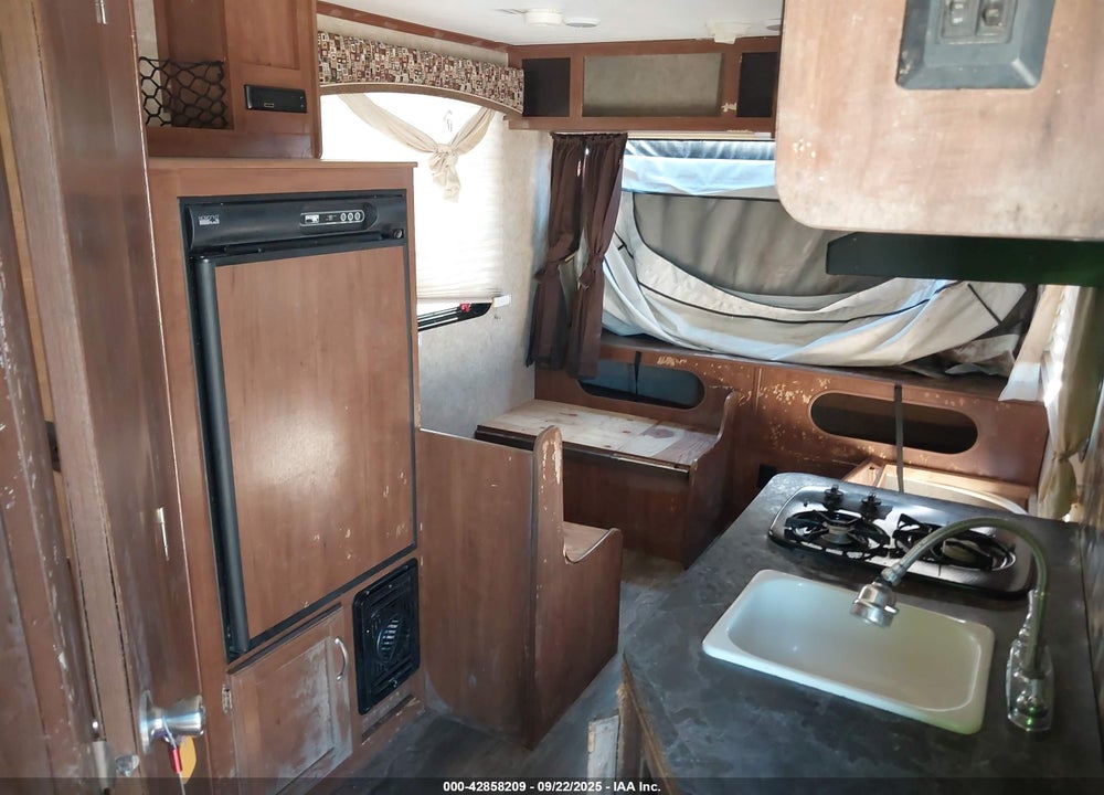 2017 JAYCO JAY FEATHER 7 VIN: 1UJBJHAH3H1JP0142