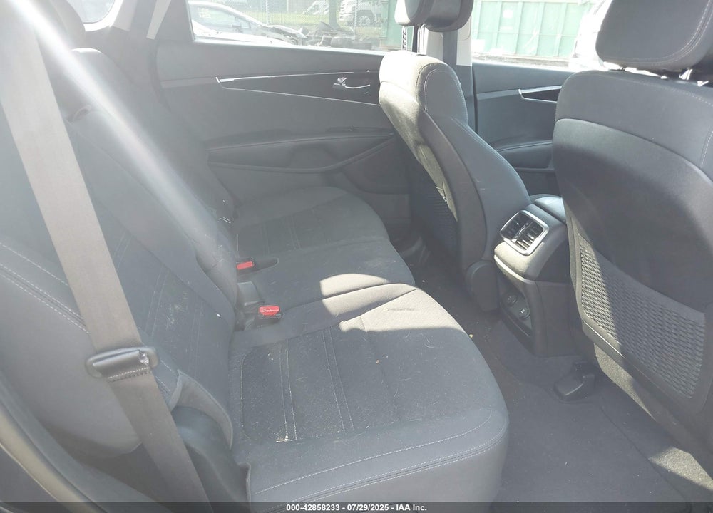 2016 KIA SORENTO VIN: 5XYPGDA37GG087216