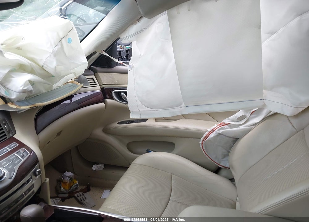 2018 INFINITI Q70 VIN: JN1BY1AR5JM220039