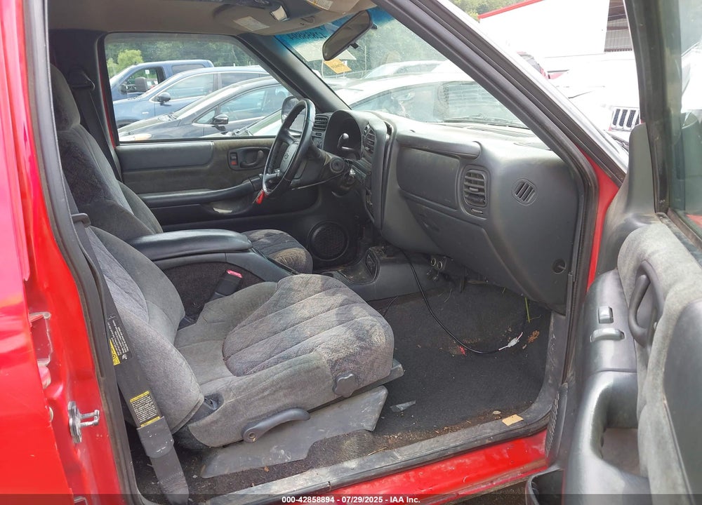 2002 CHEVROLET S-10 LS VIN: 1GCDT13W52K115957