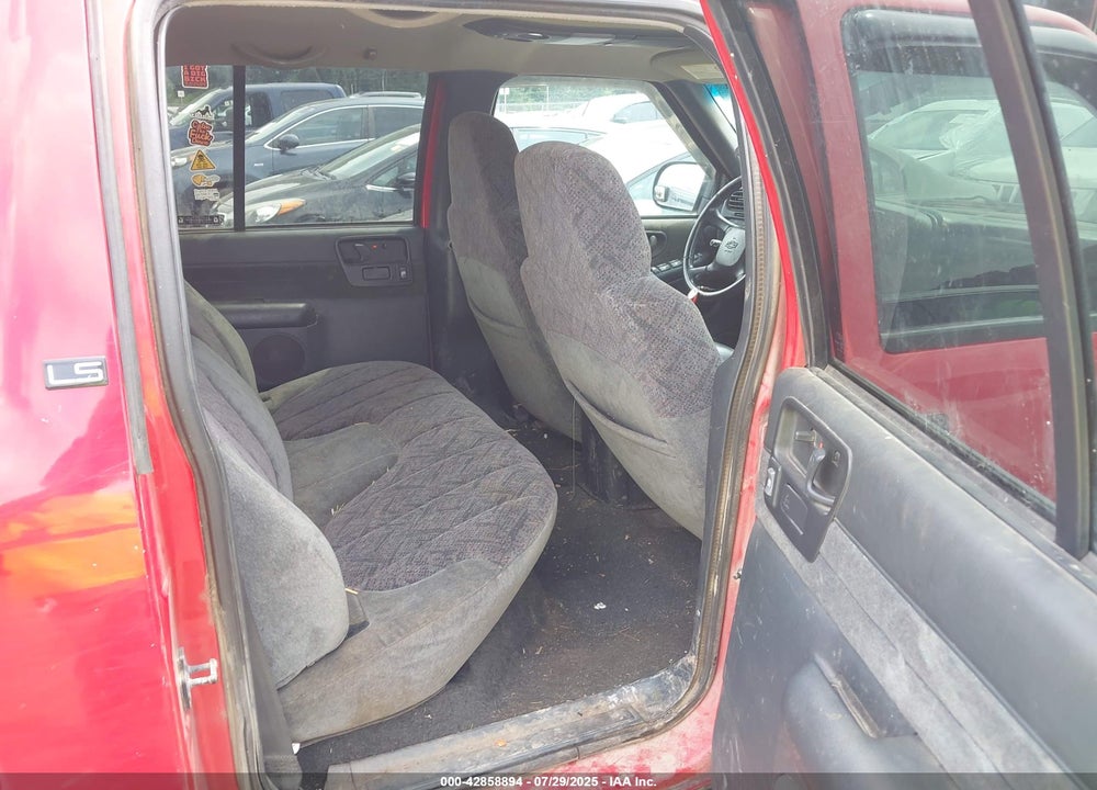 2002 CHEVROLET S-10 LS VIN: 1GCDT13W52K115957