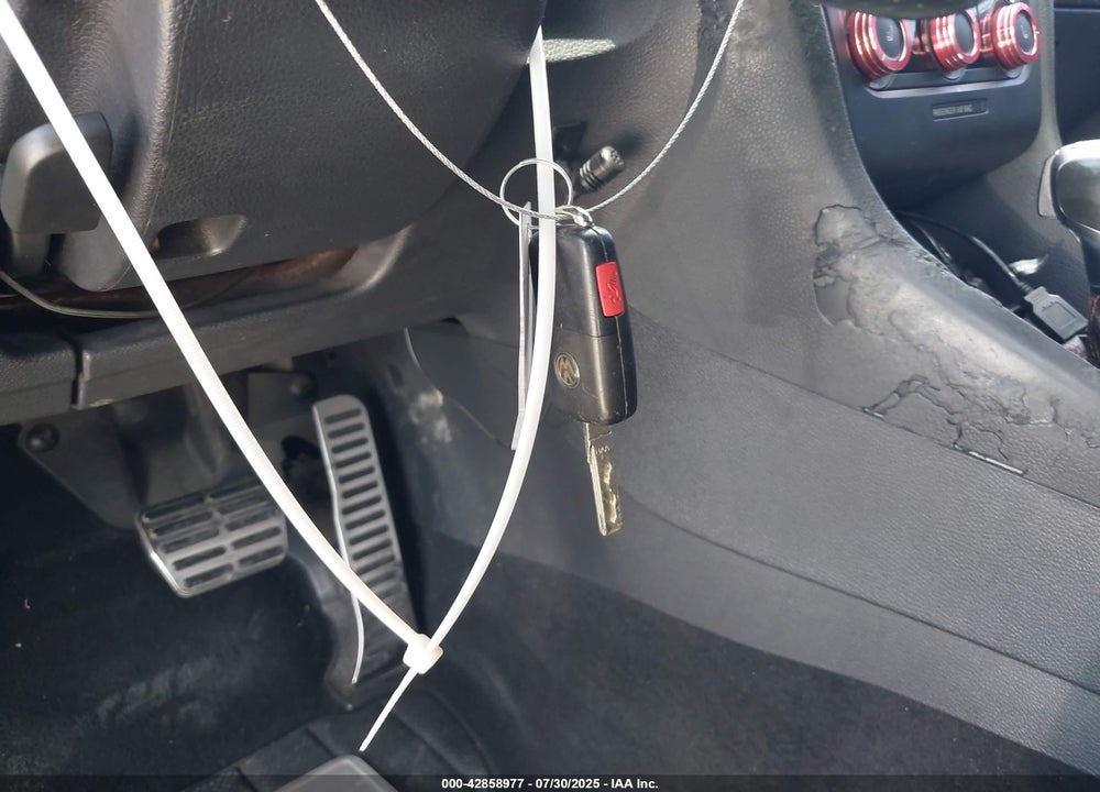 2013 VOLKSWAGEN GTI VIN: WVWFV7AJ4DW027233