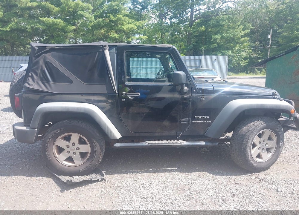 2011 JEEP WRANGLER / VIN: 1J4AA2D16BL581984
