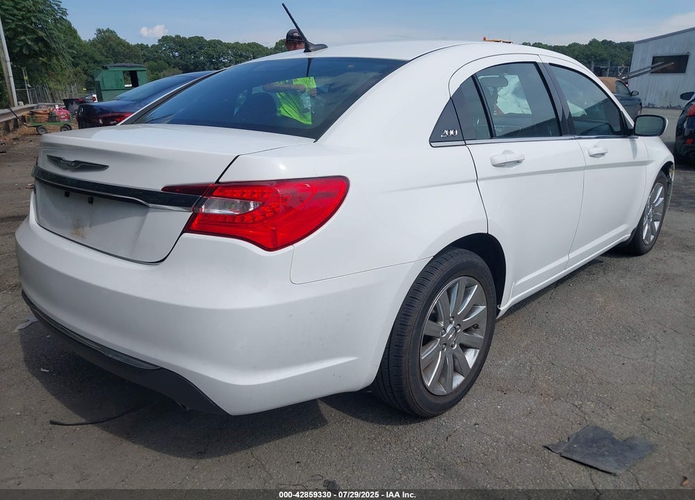 2014 CHRYSLER 200 VIN: 1C3CCBBG7EN114957