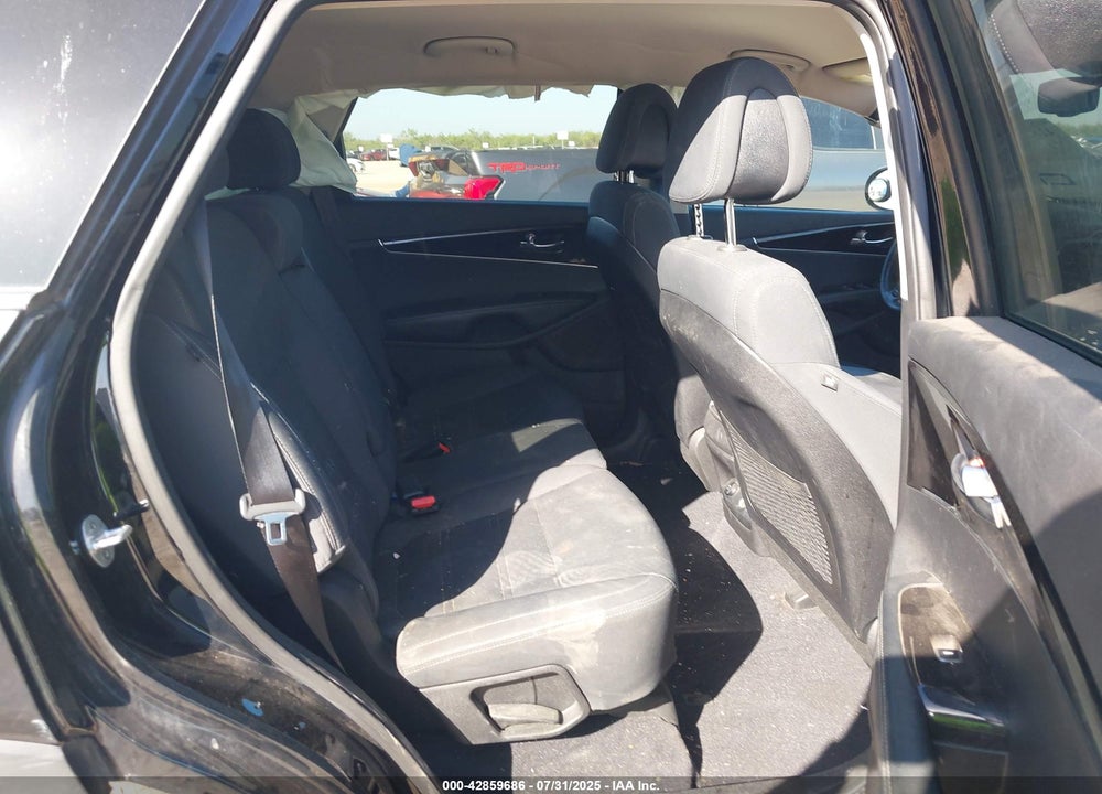 2016 KIA SORENTO VIN: 5XYPG4A38GG119736