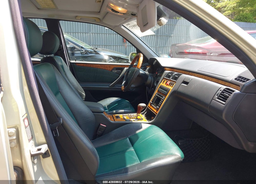 2000 MERCEDES-BENZ E 320 VIN: WDBJF65J0YB115591