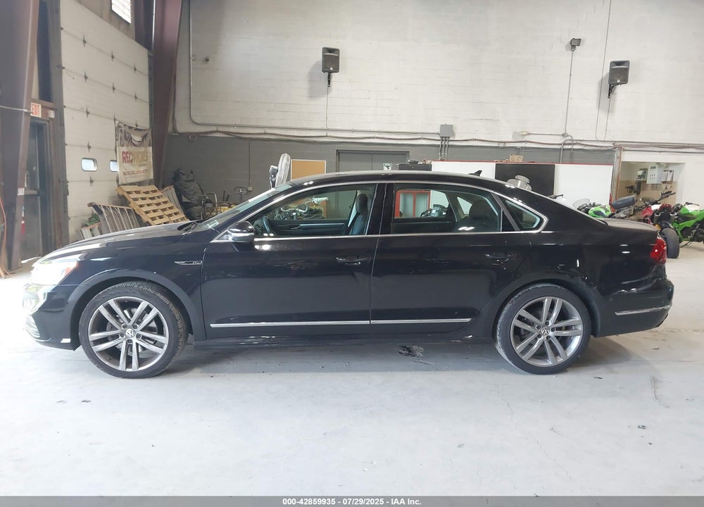 2017 VOLKSWAGEN PASSAT VIN: 1VWDT7A32HC061352
