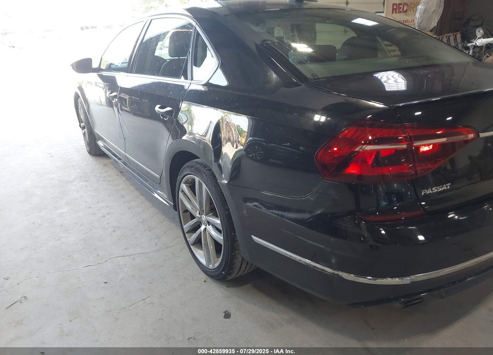 2017 VOLKSWAGEN PASSAT VIN: 1VWDT7A32HC061352