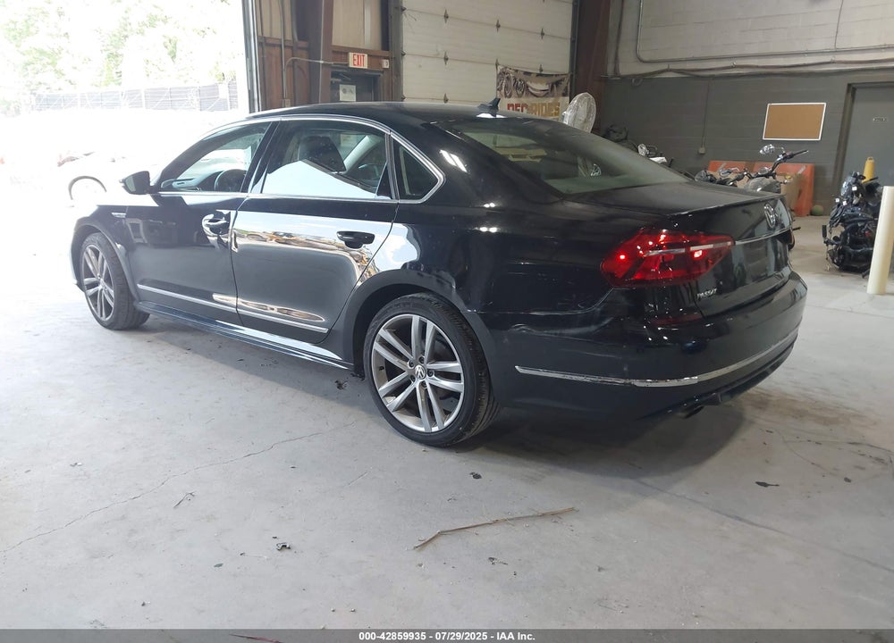 2017 VOLKSWAGEN PASSAT VIN: 1VWDT7A32HC061352