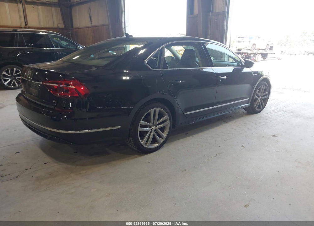 2017 VOLKSWAGEN PASSAT VIN: 1VWDT7A32HC061352