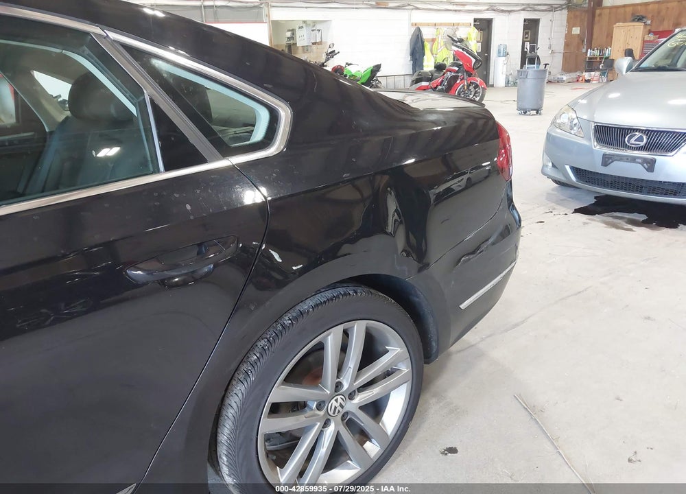 2017 VOLKSWAGEN PASSAT VIN: 1VWDT7A32HC061352
