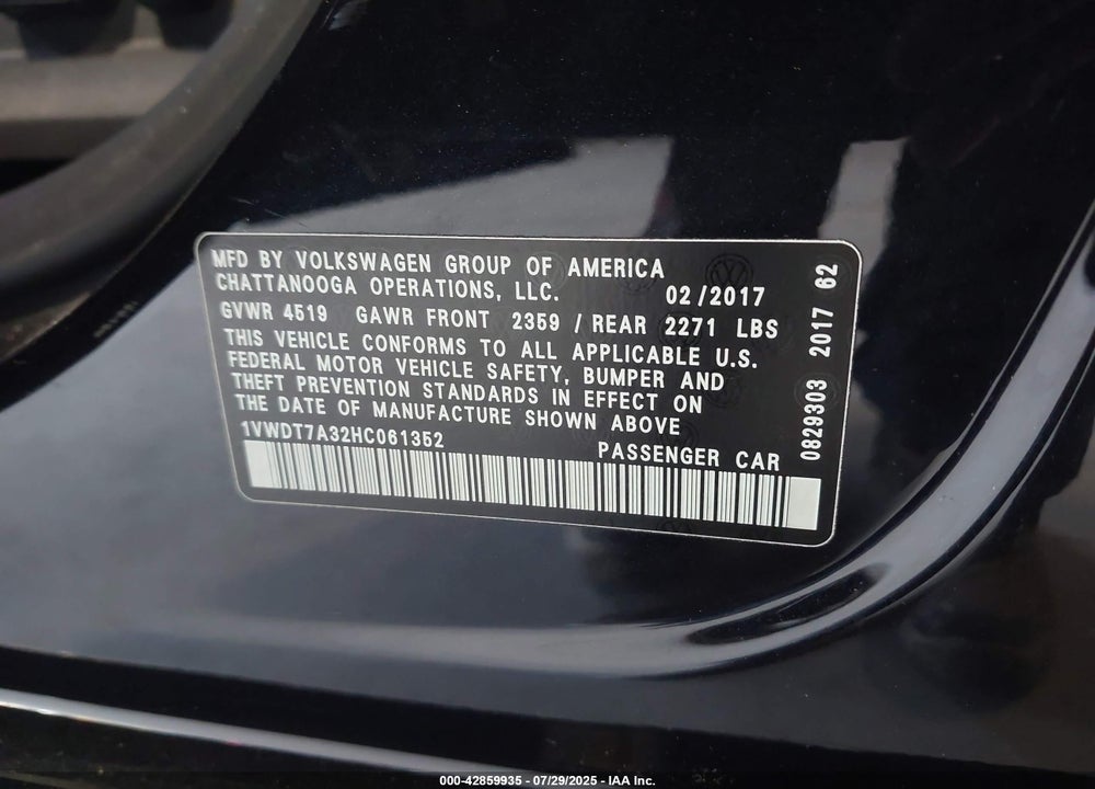 2017 VOLKSWAGEN PASSAT VIN: 1VWDT7A32HC061352