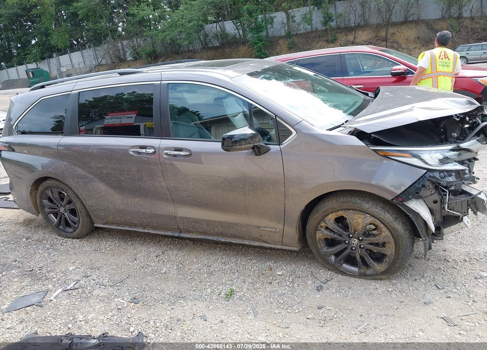 2021 TOYOTA SIENNA XSE VIN: 5TDXRKEC7MS065630