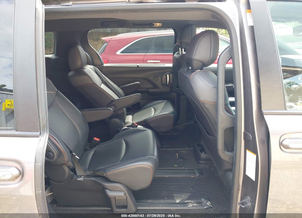 2021 TOYOTA SIENNA XSE VIN: 5TDXRKEC7MS065630