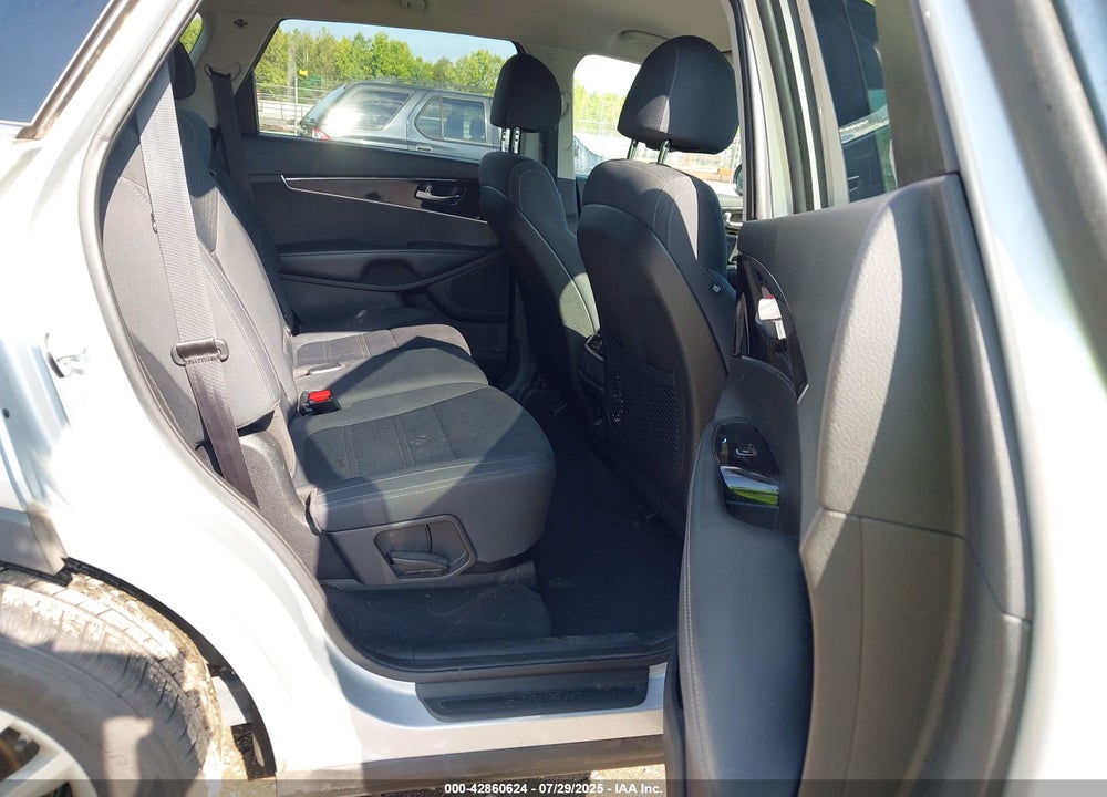 2018 KIA SORENTO VIN: 5XYPG4A58JG394693