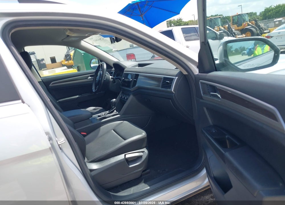 2019 VOLKSWAGEN ATLAS VIN: 1V2UR2CA5KC576089