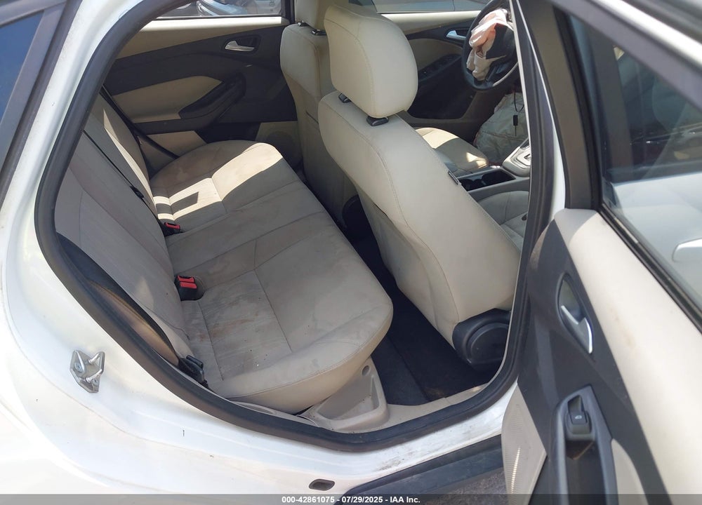 2017 FORD FOCUS VIN: 1FADP3F23HL218702