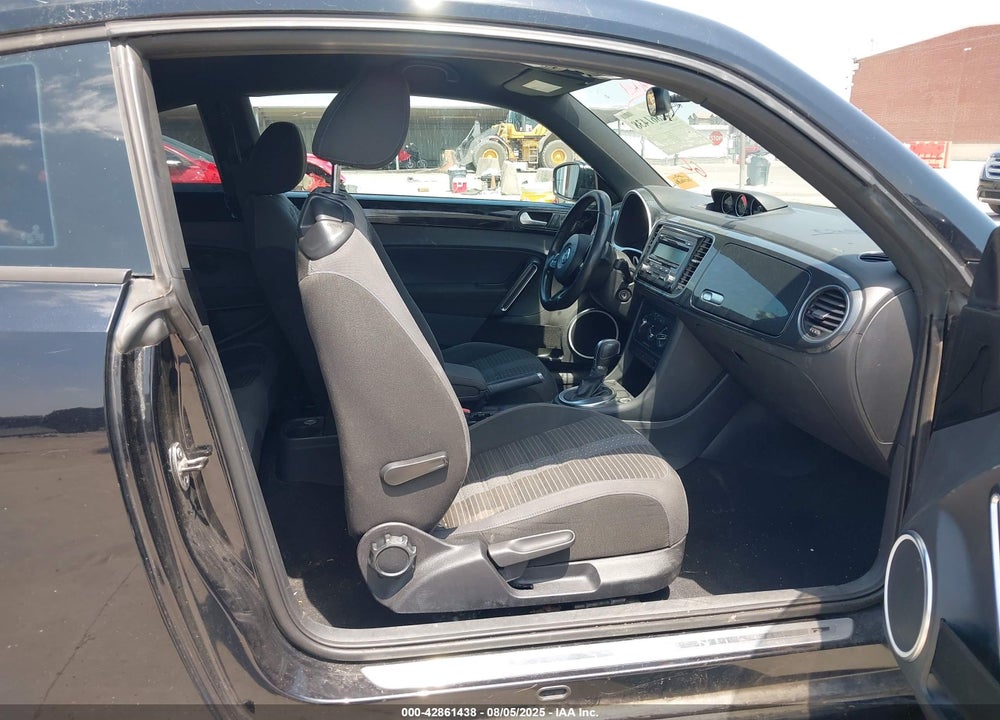 2014 VOLKSWAGEN BEETLE VIN: 3VWVS7AT2EM664092