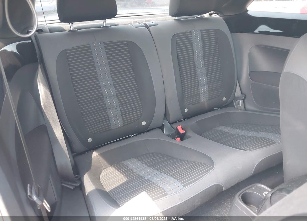 2014 VOLKSWAGEN BEETLE VIN: 3VWVS7AT2EM664092