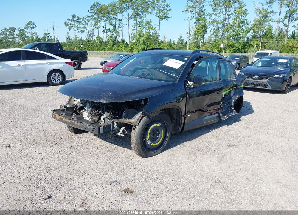 2017 VOLKSWAGEN TIGUAN VIN: WVGBV7AX4HK000352