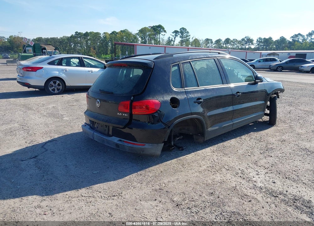 2017 VOLKSWAGEN TIGUAN VIN: WVGBV7AX4HK000352