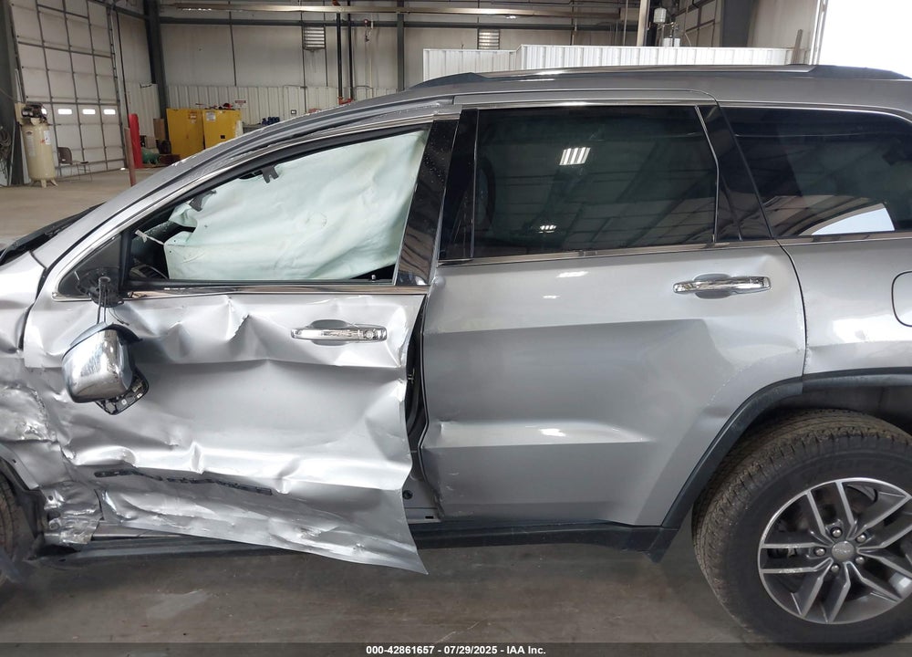 2017 JEEP GRAND CHEROKEE VIN: 1C4RJEBG5HC677065