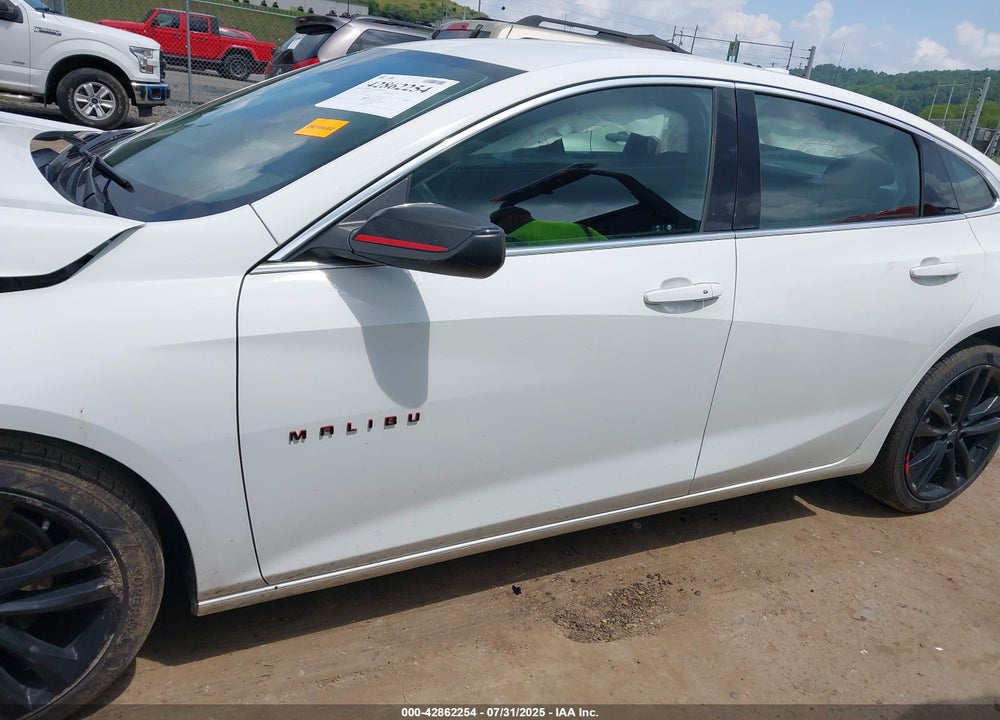 2022 CHEVROLET MALIBU FWD LT VIN: 1G1ZD5ST2NF208703