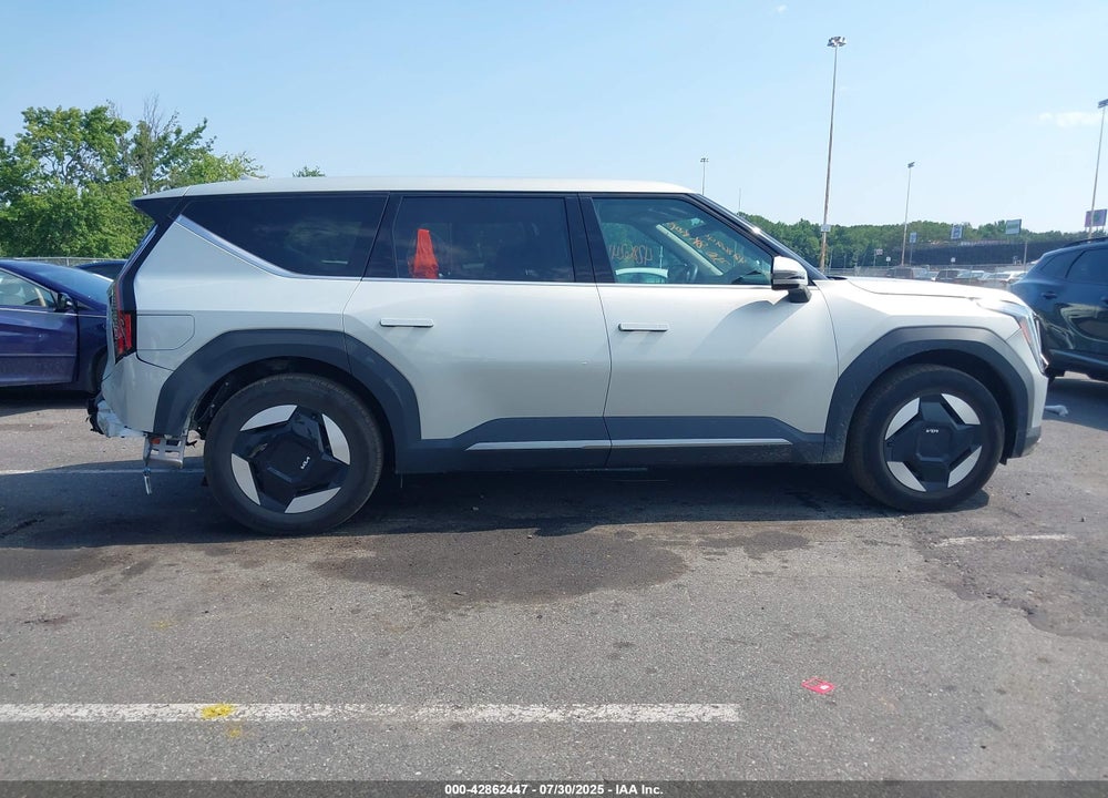 2024 KIA EV9 LIGHT SHORT RANGE VIN: KNDAA5S27R6036209