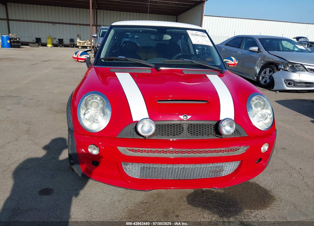 2005 MINI COOPER S VIN: WMWRE33515TL14664
