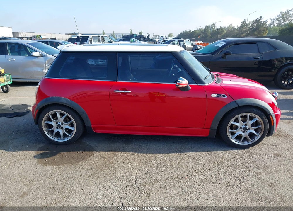2005 MINI COOPER S VIN: WMWRE33515TL14664