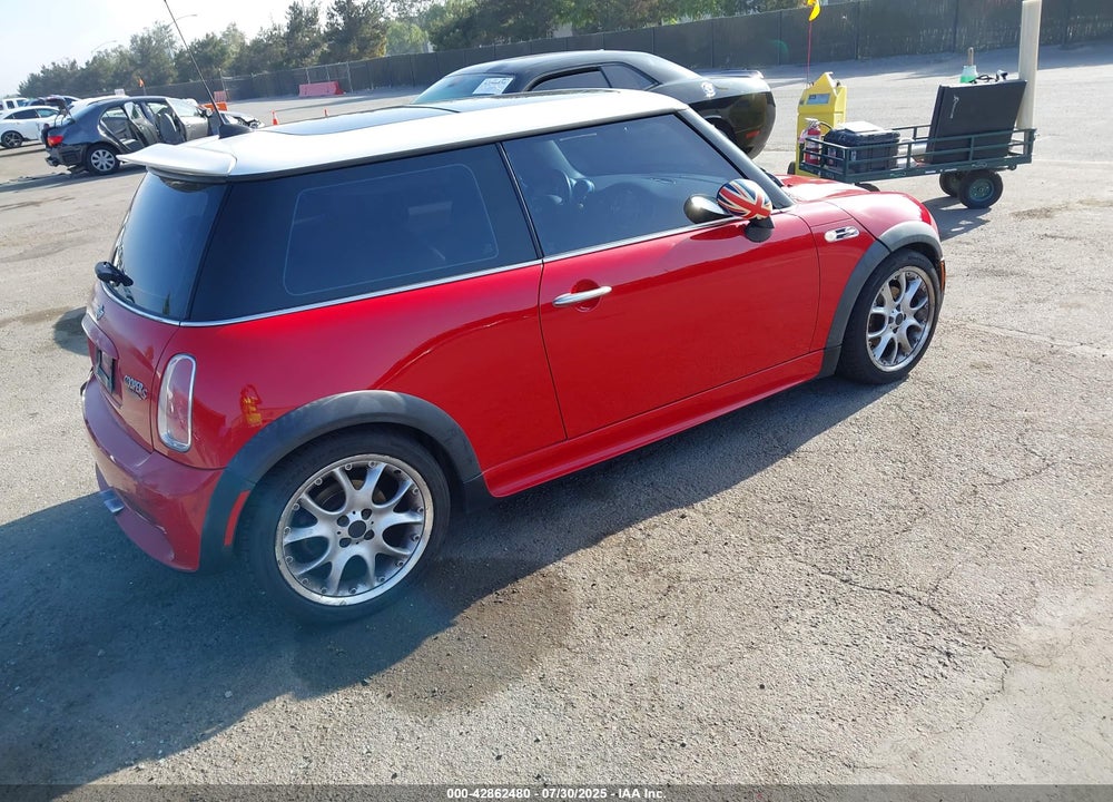 2005 MINI COOPER S VIN: WMWRE33515TL14664