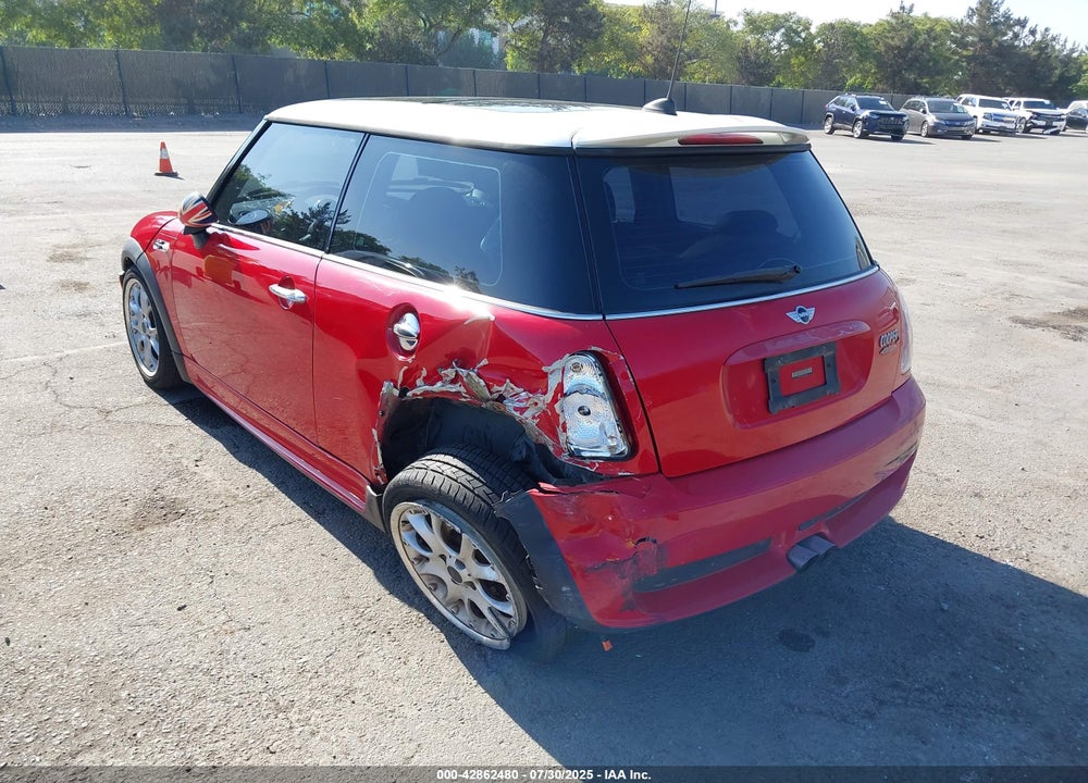 2005 MINI COOPER S VIN: WMWRE33515TL14664